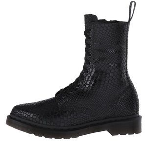 Pointed toe Alix Black Snake Doc Martens